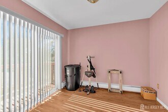 20 Lake Ave, Unit 5B in East Brunswick, NJ - Building Photo - Building Photo