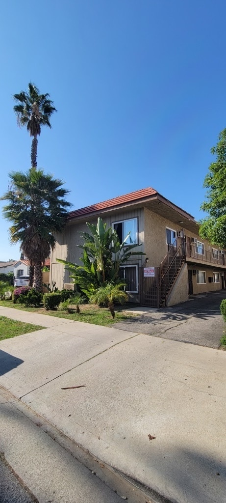 14607 Gilmore St, Unit 5 in Van Nuys, CA - Foto de edificio - Building Photo