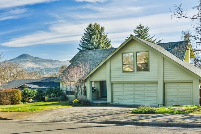 property at 1043 Tamara Cir
