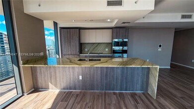 801 S Miami Ave in Miami, FL - Building Photo - Building Photo