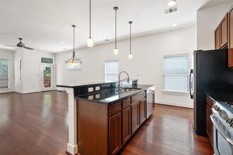 2209 Thornton Rd in Austin, TX - Building Photo - Building Photo