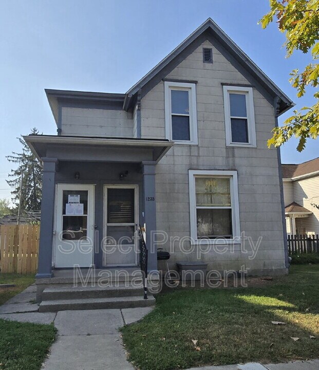 1235 Stophlet St in Fort Wayne, IN - Building Photo