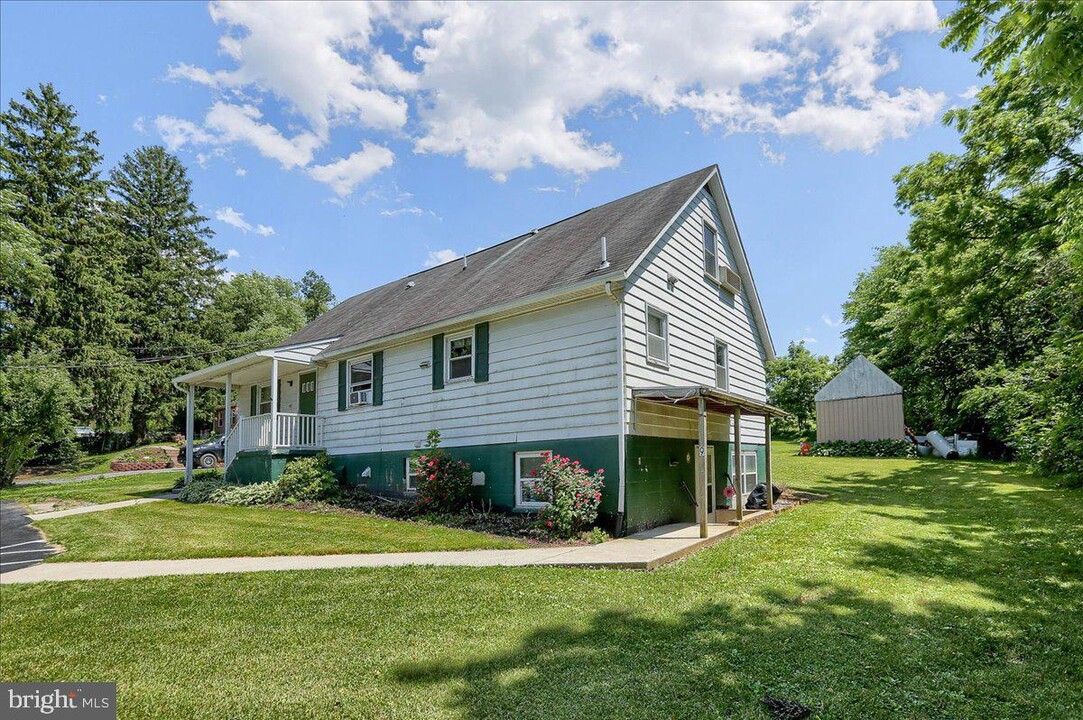 1800 E Harrisburg Pike in Middletown, PA - Building Photo