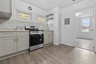 262 Parker Ave in Clifton, NJ - Building Photo - Building Photo