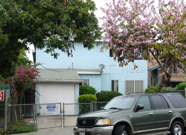 1259 N Loma Vista Dr in Long Beach, CA - Foto de edificio - Building Photo