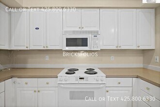 702 228th St SW in Bothell, WA - Foto de edificio - Building Photo