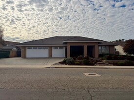 512 Larkfield Pl in Paso Robles, CA - Building Photo