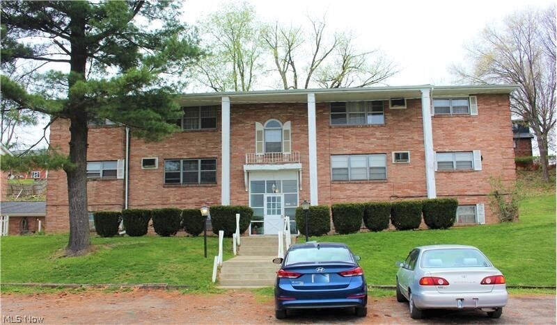 401 Colonial Dr, Unit 11 in Steubenville, OH - Building Photo