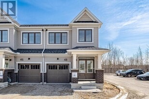 48 Aurora Cmn in Cambridge, ON - Building Photo