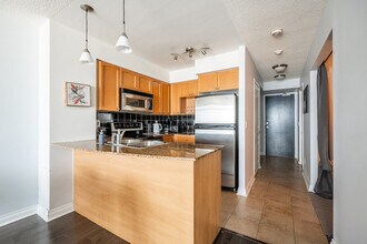 18 Yonge St in Toronto, ON - Building Photo - Building Photo