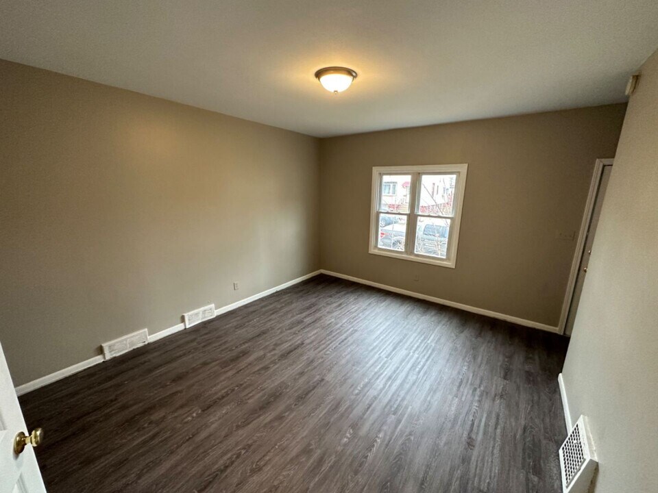 2165 S 20th St in Milwaukee, WI - Building Photo