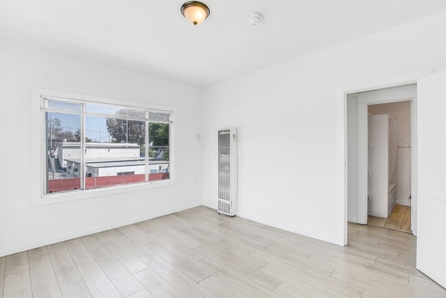 5251 Main St in Los Angeles, CA - Building Photo - Building Photo