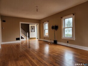 10 Washington Ave in Danbury, CT - Building Photo - Building Photo