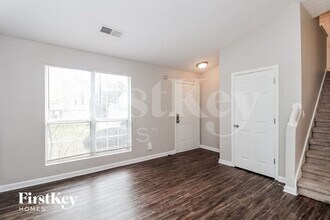 5629 Norman Ct in Atlanta, GA - Foto de edificio - Building Photo