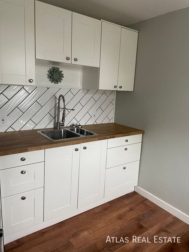 property at 3825 S King St