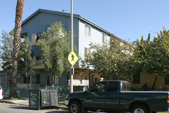 1622 Junipero in Long Beach, CA - Foto de edificio - Building Photo