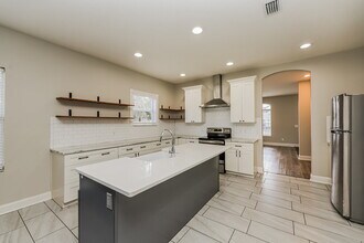 1602 Cason Wood Ct in Plant City, FL - Foto de edificio - Building Photo