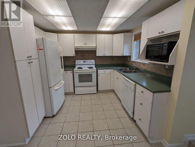 907 Catskill Dr in Oshawa, ON - Building Photo - Building Photo