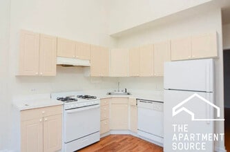 923 W Dickens Ave, Unit 202 in Chicago, IL - Building Photo - Building Photo