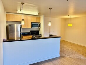 6400 Christie Ave, Unit 4309 in Emeryville, CA - Building Photo - Building Photo