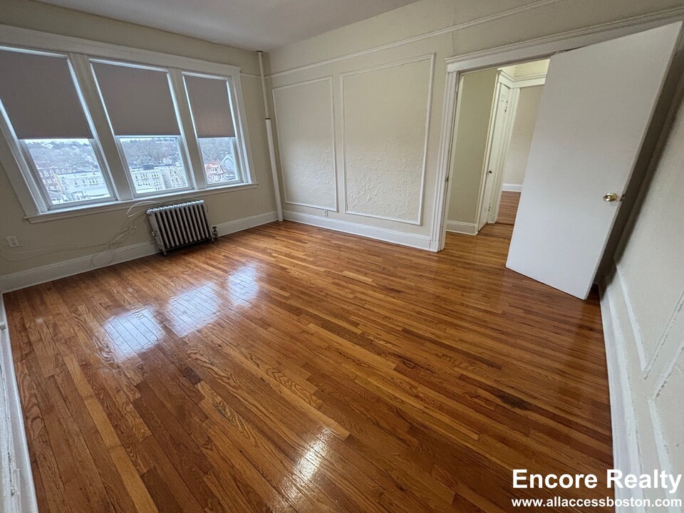 1693 Commonwealth Ave, Unit 18 in Boston, MA - Building Photo