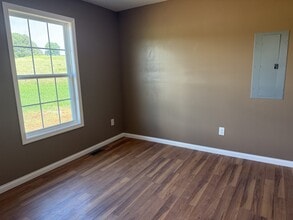 9110 New Jackson Hwy in Magnolia, KY - Building Photo - Building Photo