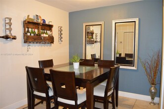 7845 Miller Dr-Unit -A203 in Miami, FL - Foto de edificio - Building Photo