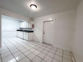 5970 NW 28th St in Sunrise, FL - Foto de edificio - Building Photo