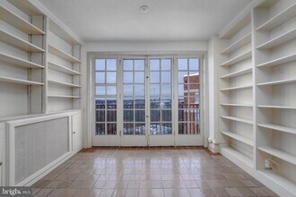 100 W University Pkwy in Baltimore, MD - Building Photo - Building Photo