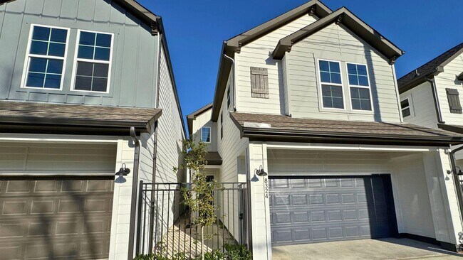 8324 Curry Rd in Houston, TX - Building Photo - Building Photo