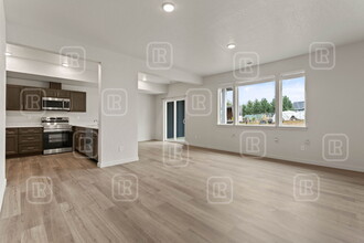 303 S Grady Ln in Spokane Valley, WA - Foto de edificio - Building Photo