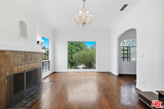 2132 Cove Ave in Los Angeles, CA - Building Photo - Building Photo
