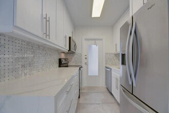 81 Edgewater Dr in Coral Gables, FL - Building Photo - Building Photo