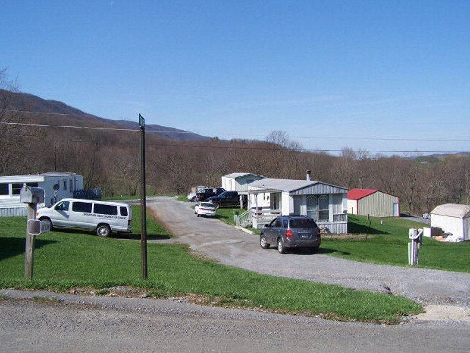 Perdue Hollow Rd in Bluefield, WV - Building Photo