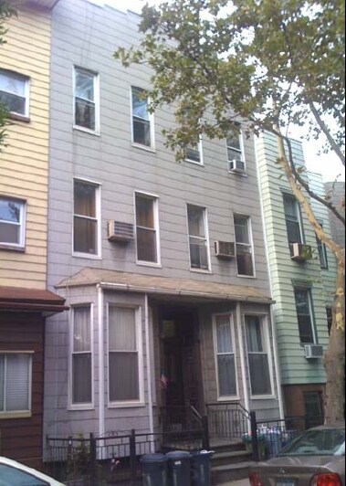 151 Ainslie St in Brooklyn, NY - Building Photo