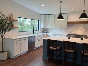 10904 Belgravia Ct in Great Falls, VA - Building Photo - Building Photo