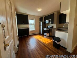 66 Pleasant St, Unit 3 in Cambridge, MA - Foto de edificio - Building Photo