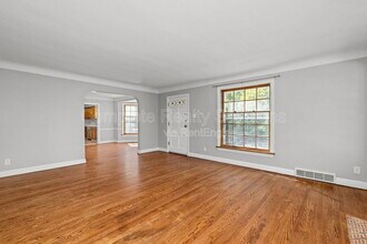 524 Gerald Pl in Ferguson, MO - Building Photo - Building Photo