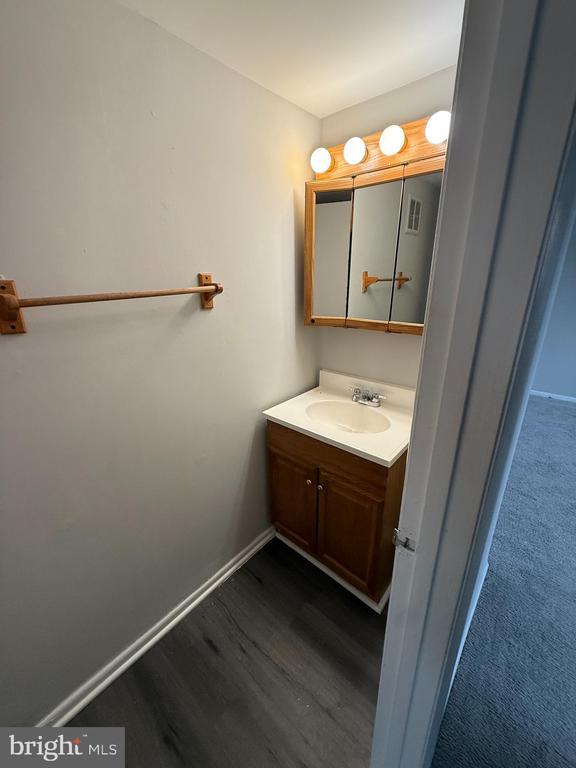 property at 5055 Lakeland Ct