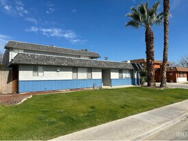 5712 Stockdale Hwy, Unit 2 Apartments