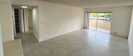 7745 SW 86th St, Unit D221 in Miami, FL - Building Photo - Building Photo