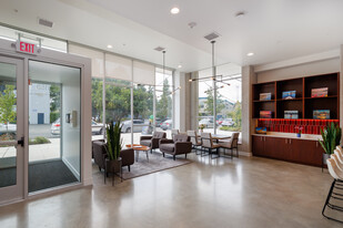 Flow Eastlake Apartments in Seattle, WA - Building Photo - Interior Photo