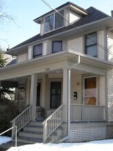 609 W Madison St, Unit 2 in Ann Arbor, MI - Foto de edificio - Building Photo