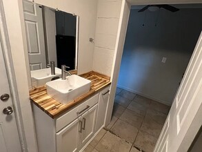 1240 Levy Ave in Tallahassee, FL - Building Photo - Building Photo