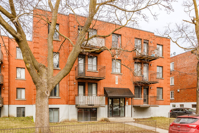 3867 Plamondon Av in Montréal, QC - Building Photo - Building Photo