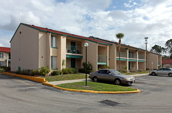 Maitland Oaks in Orlando, FL - Building Photo - Building Photo