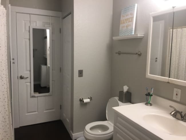 12415 NE 130th Ct in Kirkland, WA - Building Photo - Building Photo
