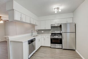 Miller Square & Spanish Trails in Austin, TX - Building Photo