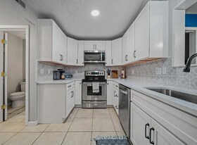 301 Deerpoint Dr in Hendersonville, TN - Building Photo