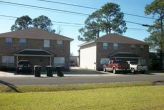 727 9th St in Nederland, TX - Building Photo - Building Photo